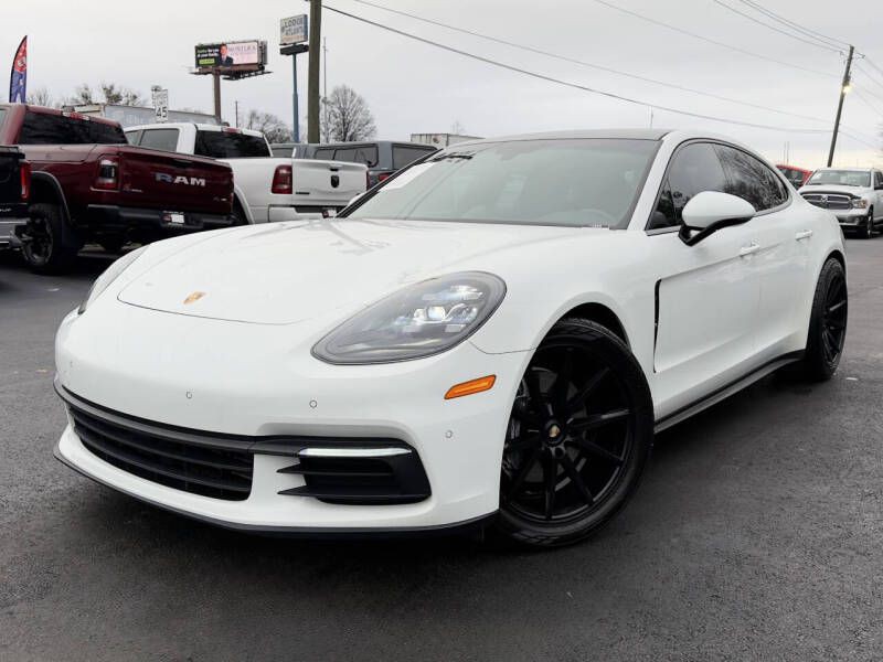 2018 Porsche Panamera Image 2
