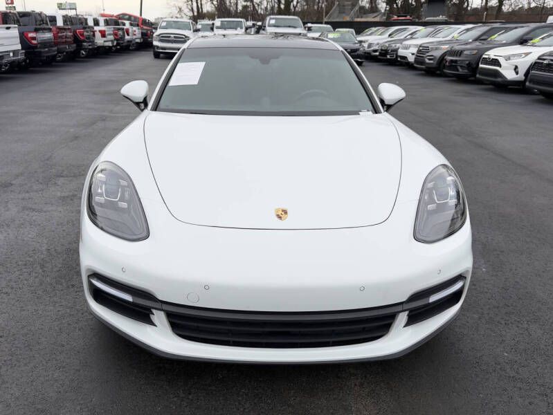 2018 Porsche Panamera Image 3