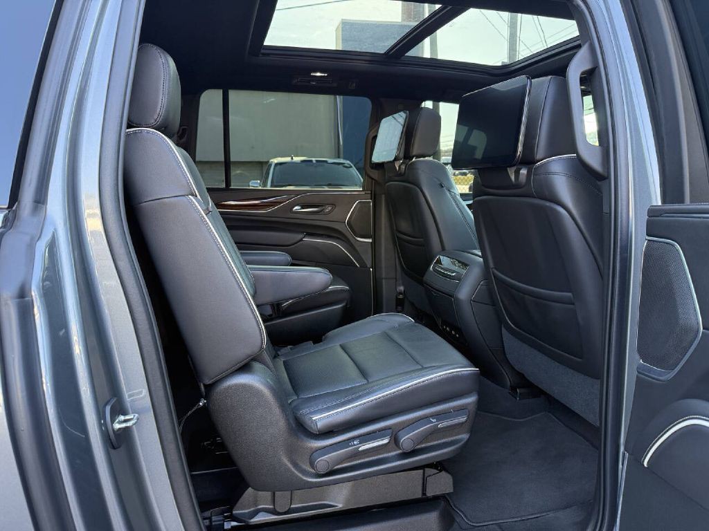 2021 Cadillac Escalade Image 12