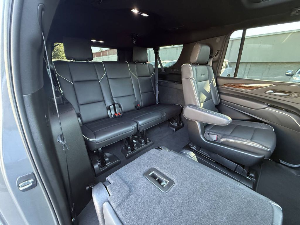 2021 Cadillac Escalade Image 13