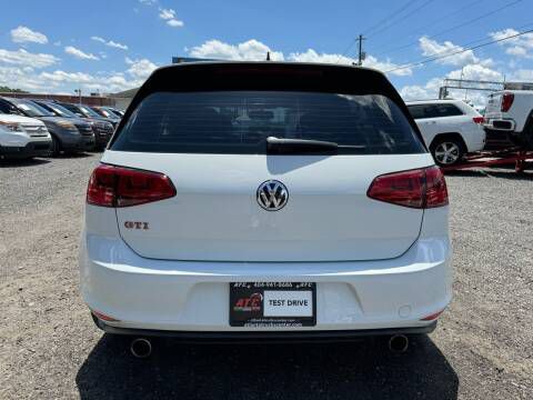 2017 Volkswagen GTI Image 5