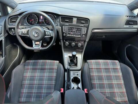 2017 Volkswagen GTI Image 14