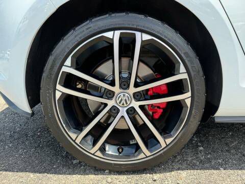 2017 Volkswagen GTI Image 24