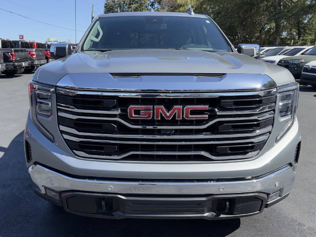 2024 GMC Sierra Image 2
