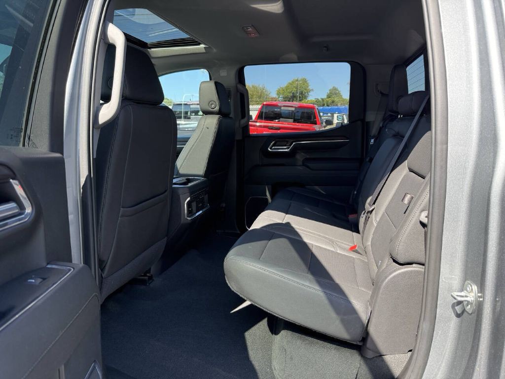 2024 GMC Sierra Image 11