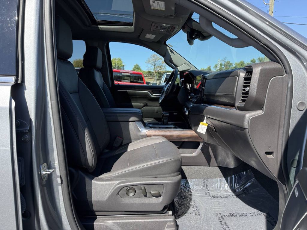 2024 GMC Sierra Image 12