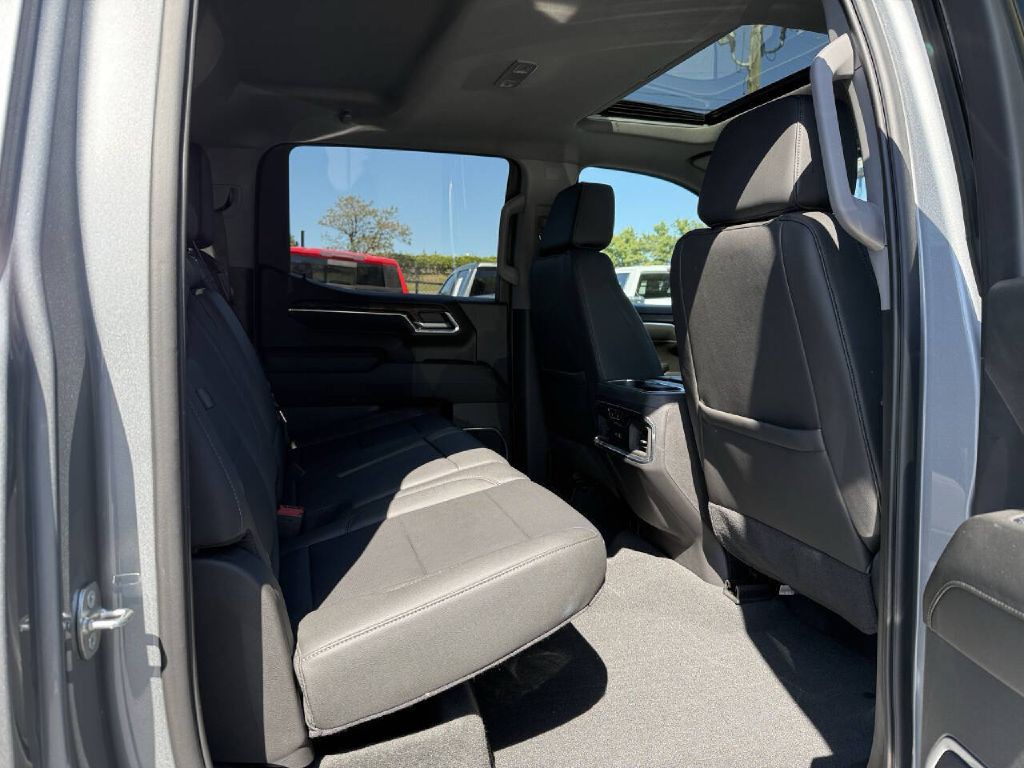 2024 GMC Sierra Image 13