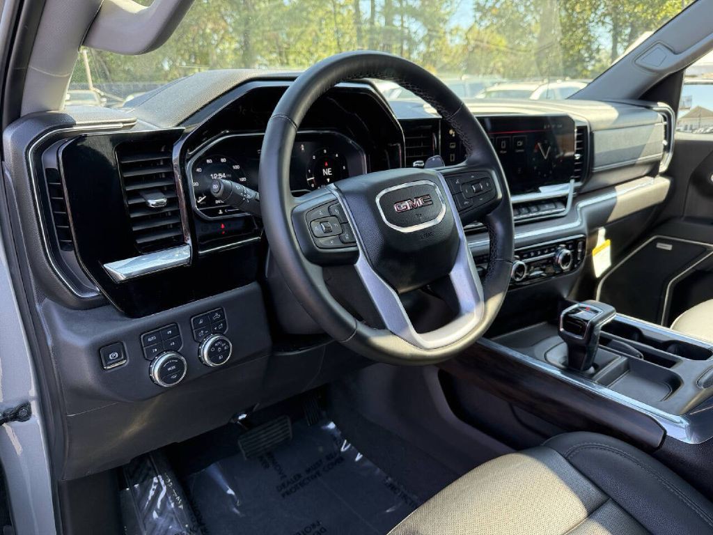 2024 GMC Sierra Image 16