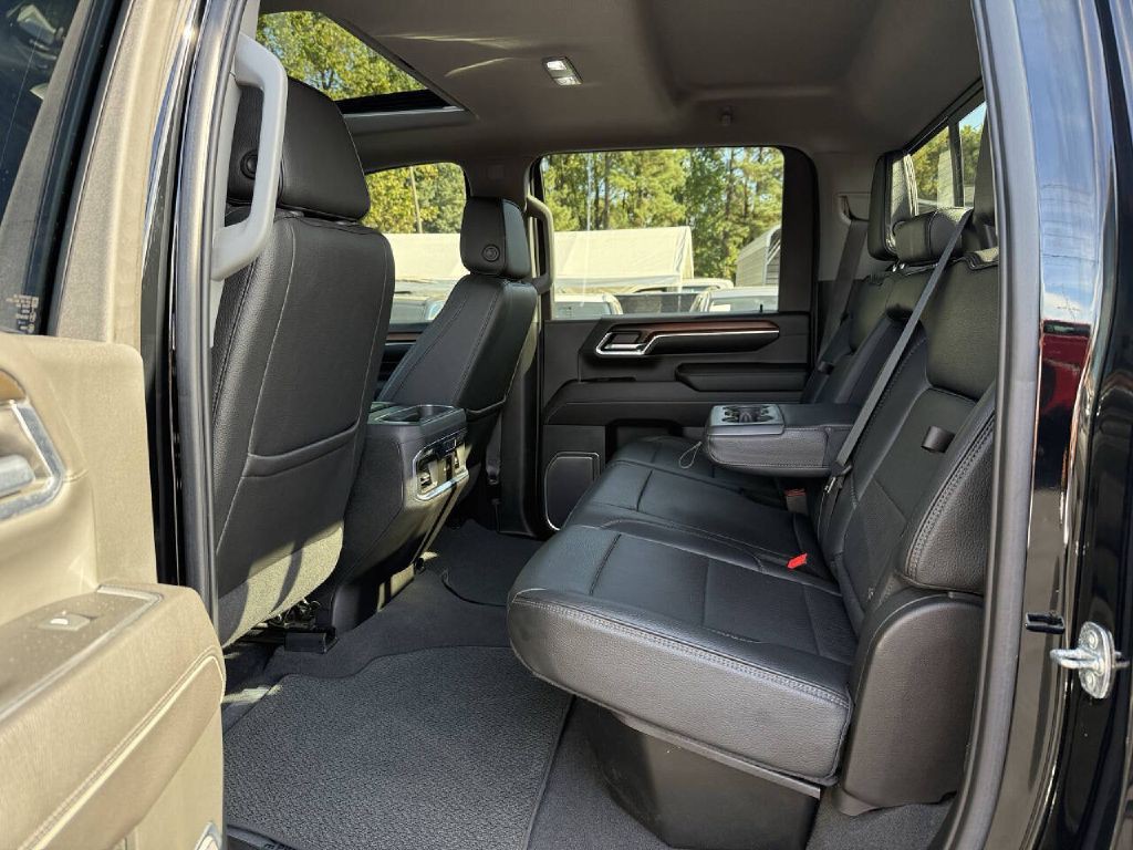2024 GMC Sierra Image 10
