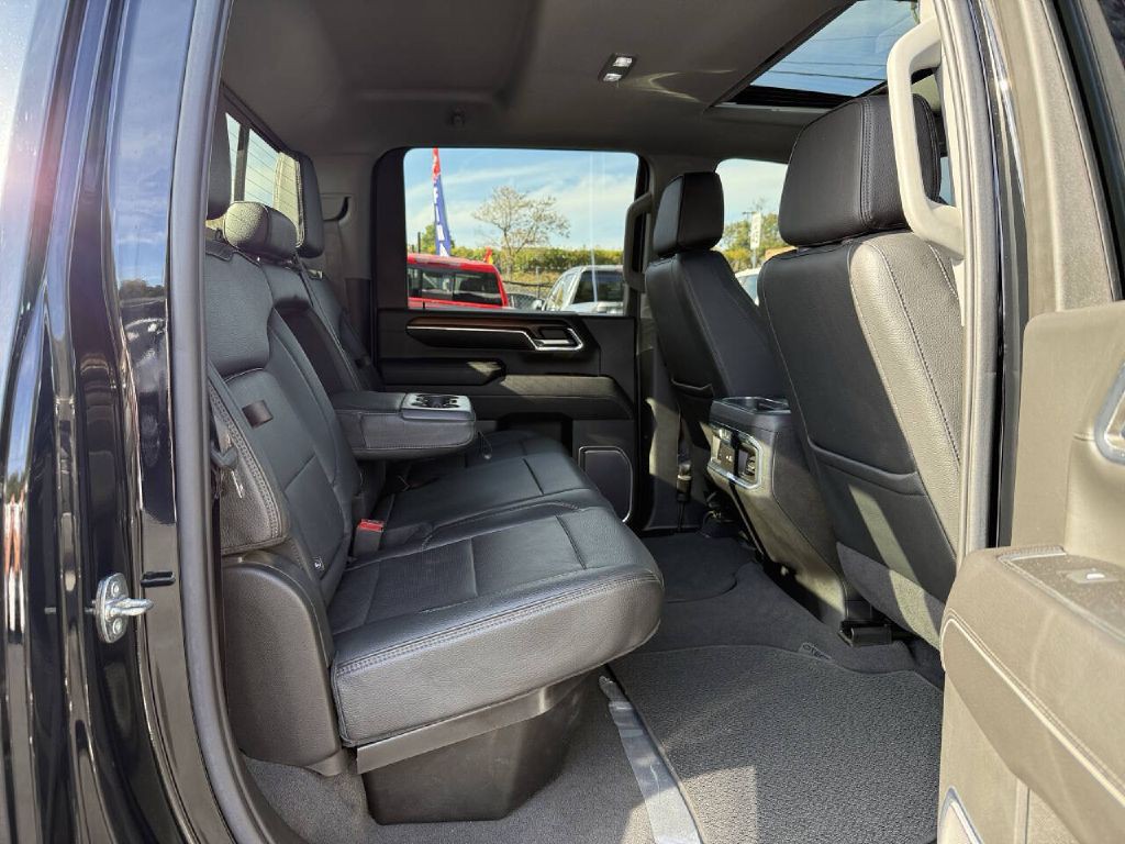 2024 GMC Sierra Image 12