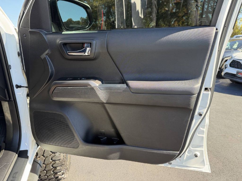 2021 Toyota Tacoma Image 19