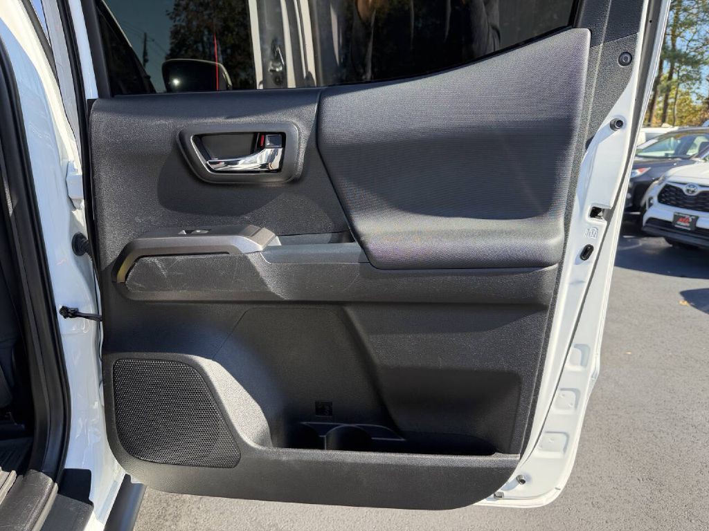 2021 Toyota Tacoma Image 21