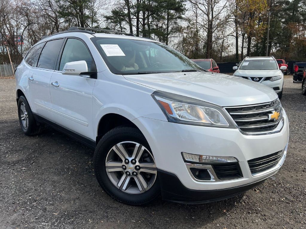 2017 Chevrolet Traverse Image 2