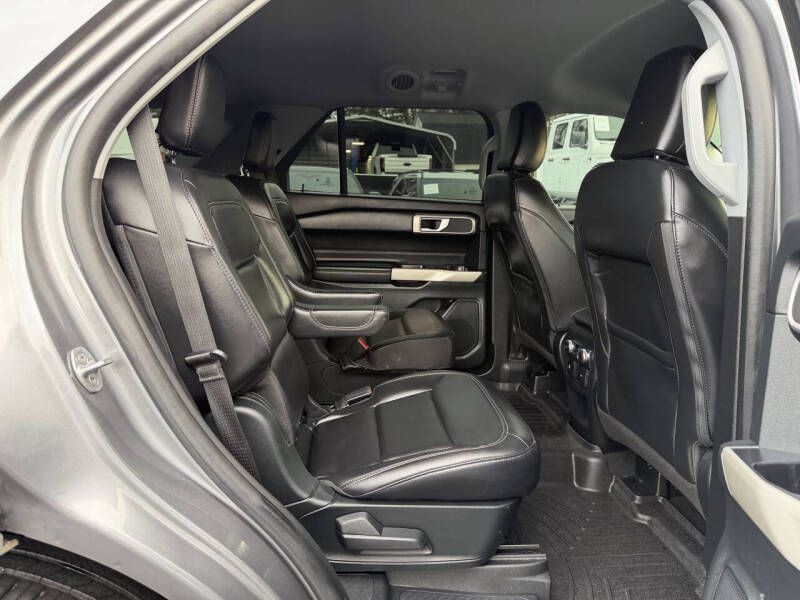 2021 Ford Explorer Image 13