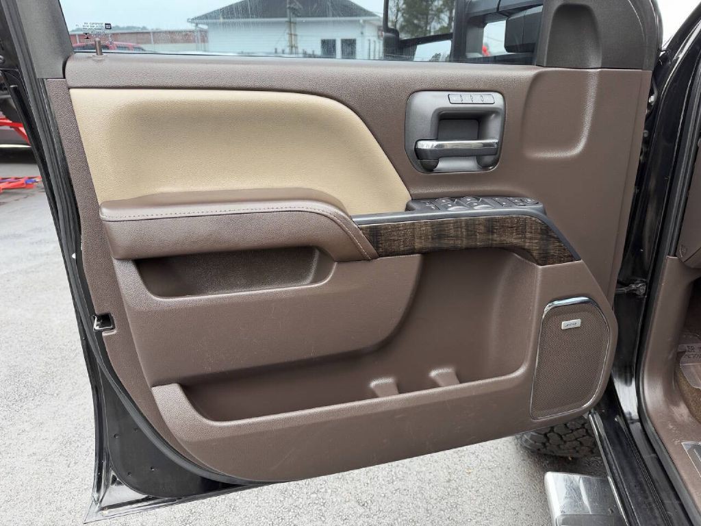 2015 GMC Sierra Image 17