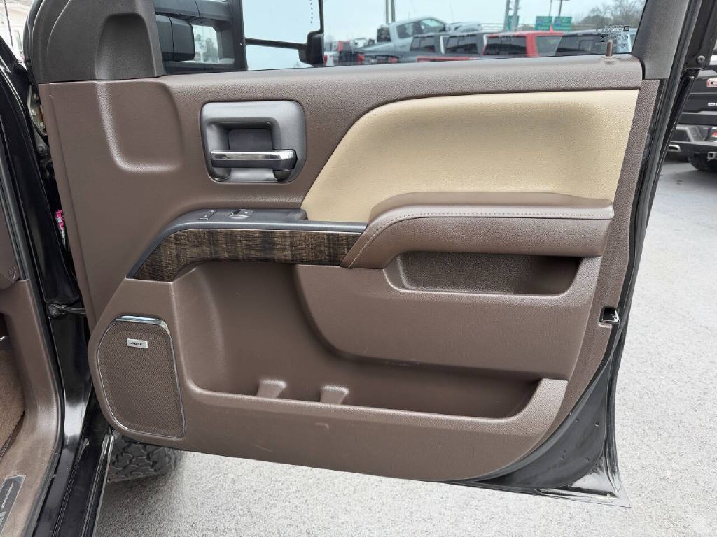 2015 GMC Sierra Image 18