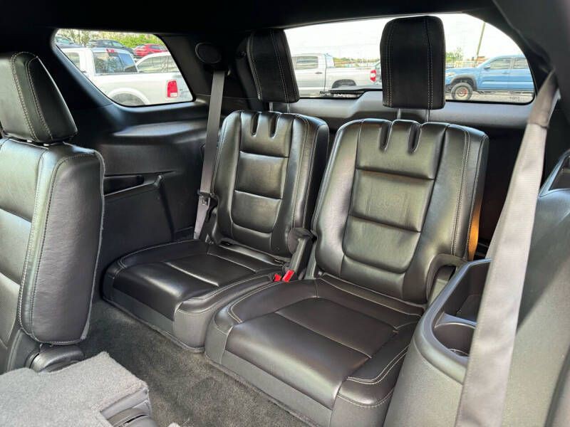 2015 Ford Explorer Image 9