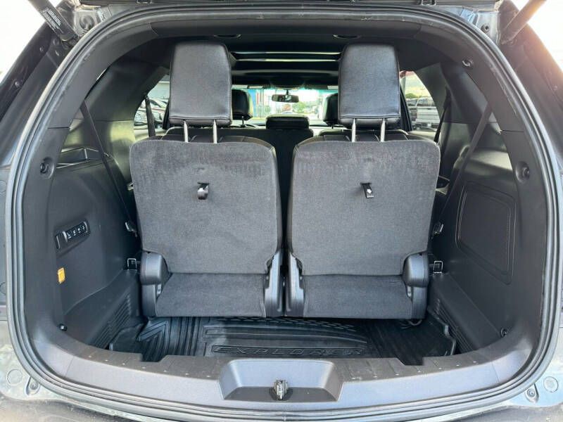 2015 Ford Explorer Image 11