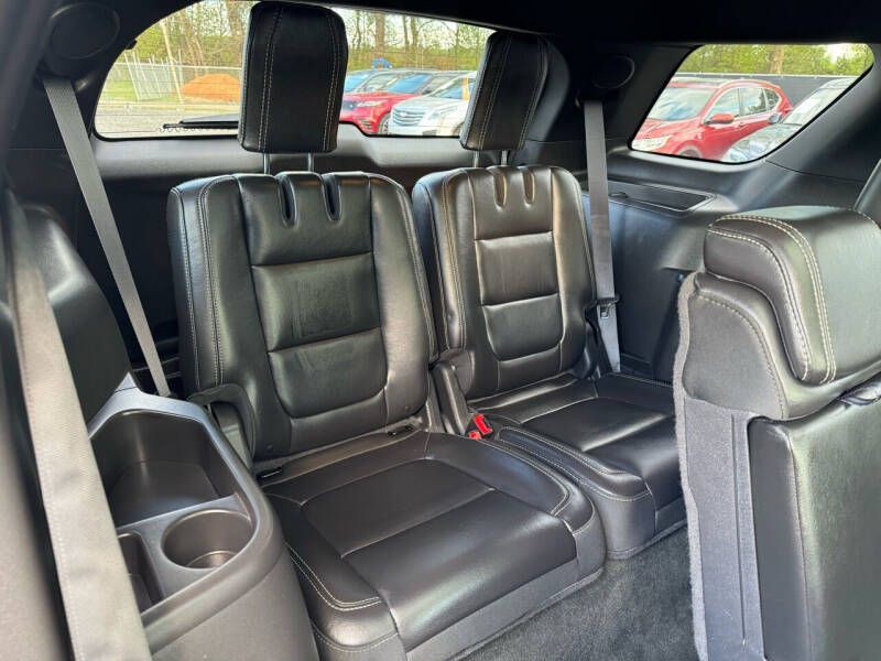 2015 Ford Explorer Image 12