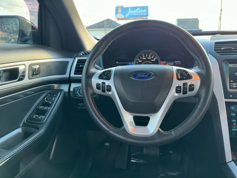 2015 Ford Explorer Image 16