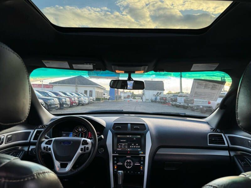 2015 Ford Explorer Image 17