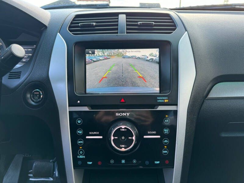 2015 Ford Explorer Image 18