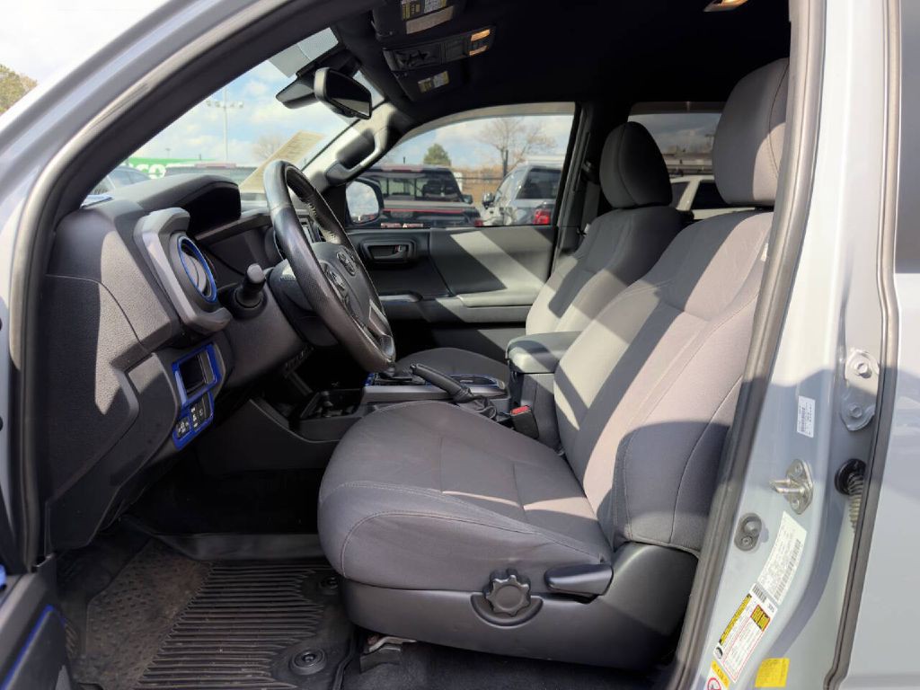 2019 Toyota Tacoma Image 9