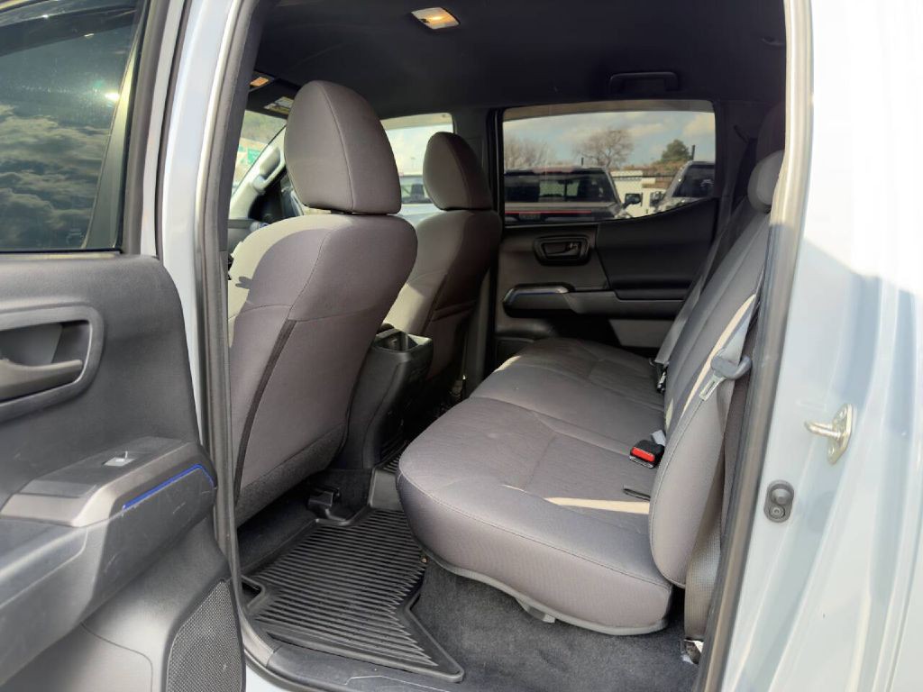 2019 Toyota Tacoma Image 10