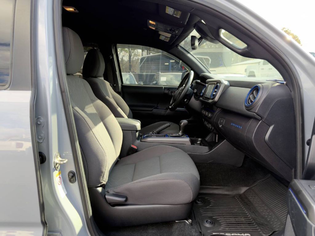 2019 Toyota Tacoma Image 11