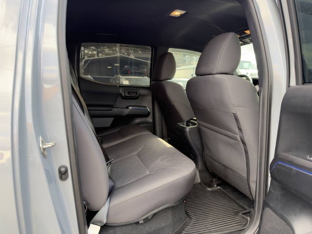 2019 Toyota Tacoma Image 12