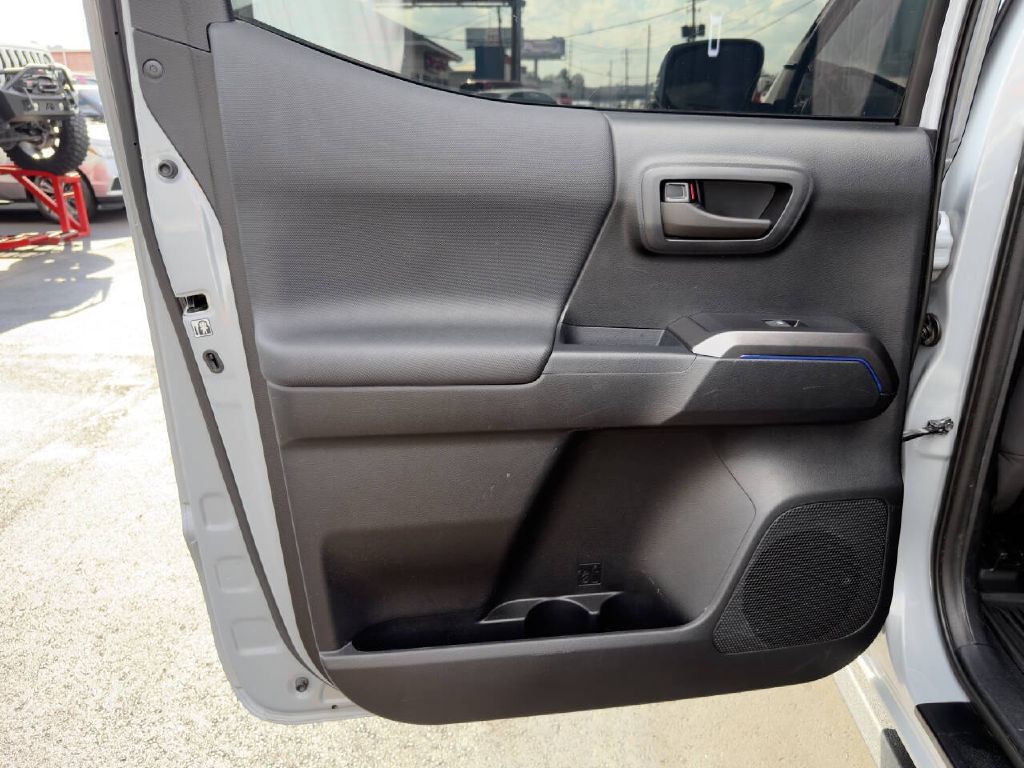 2019 Toyota Tacoma Image 19