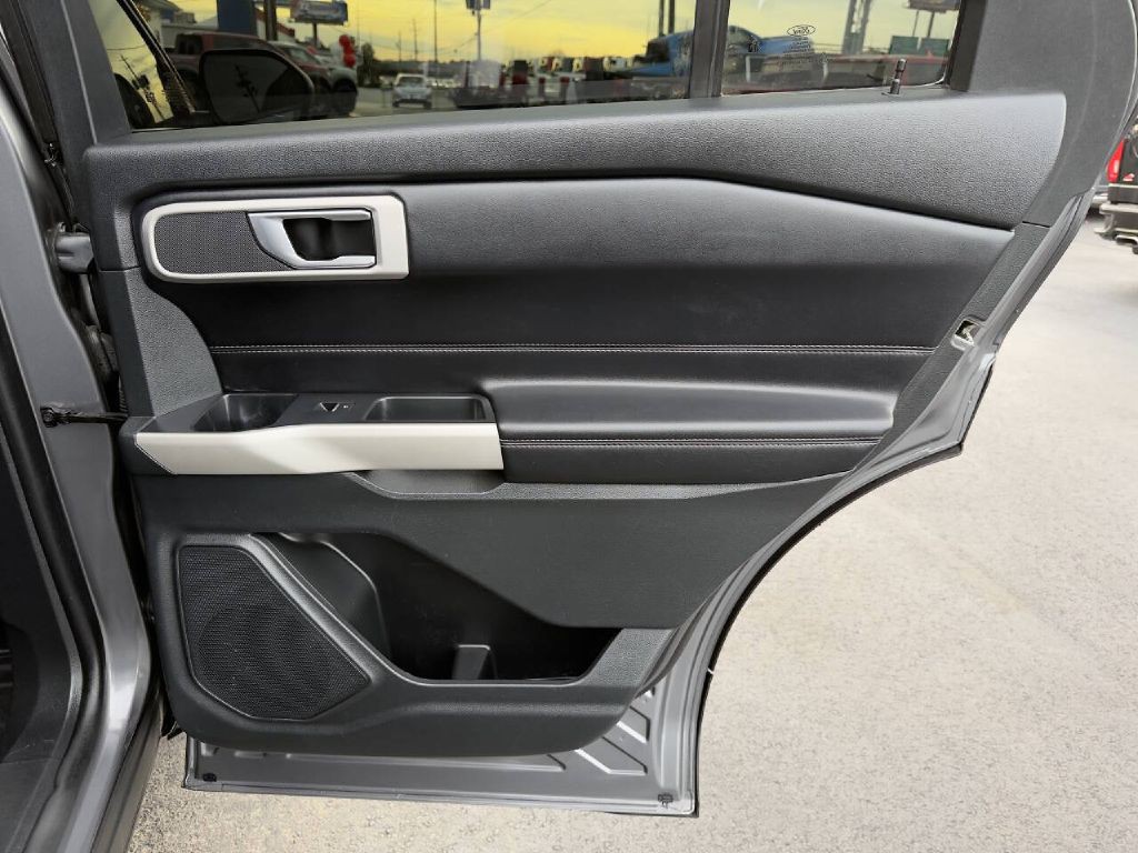 2021 Ford Explorer Image 24