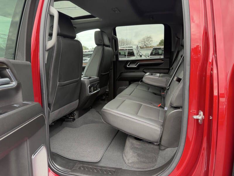 2024 GMC Sierra Image 12