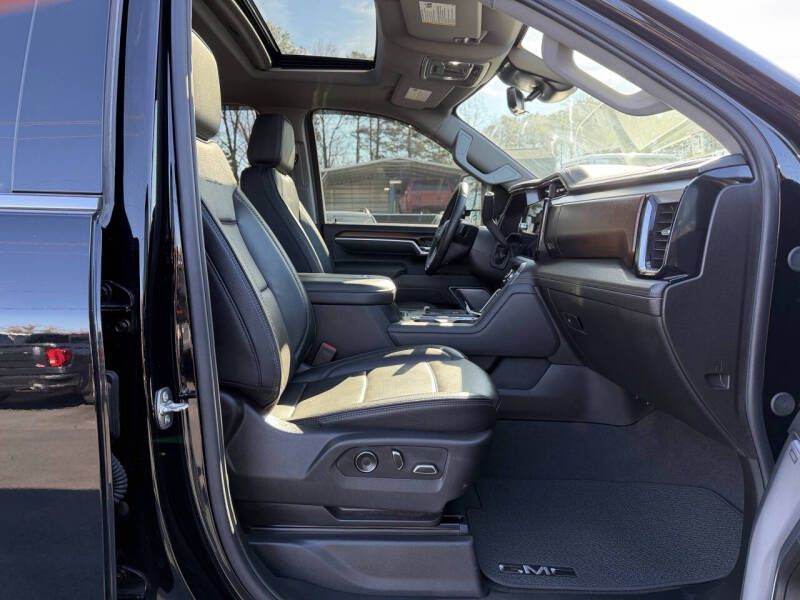 2025 GMC Sierra Image 12