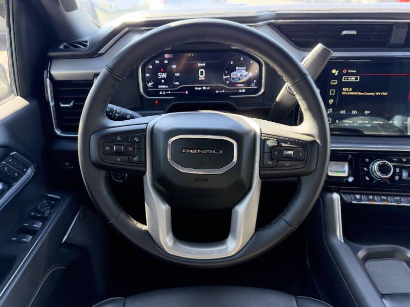 2025 GMC Sierra Image 16