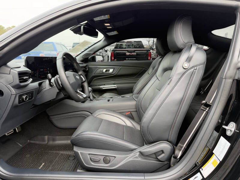 2024 Ford Mustang Image 10