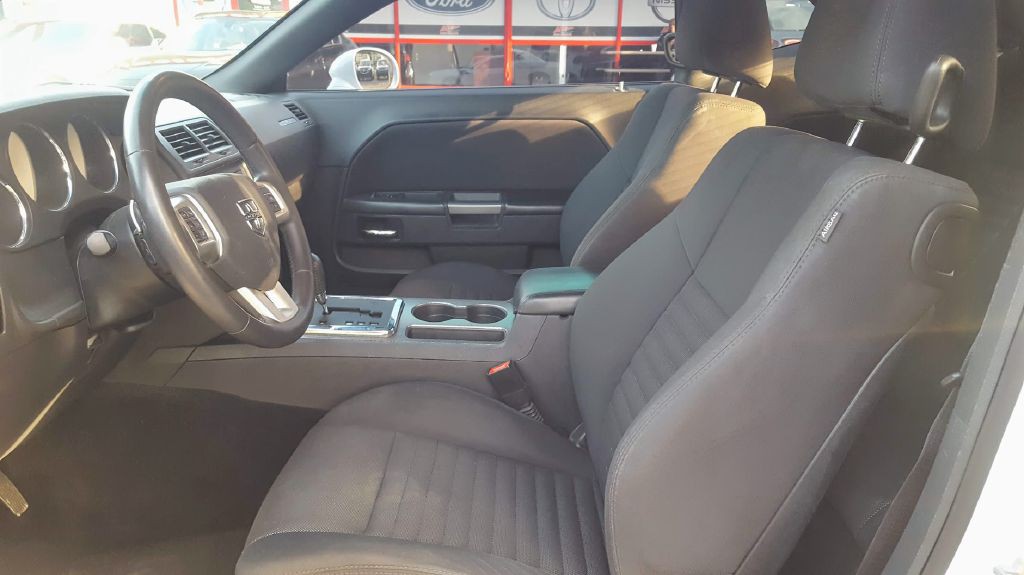 2014 Dodge Challenger Image 7