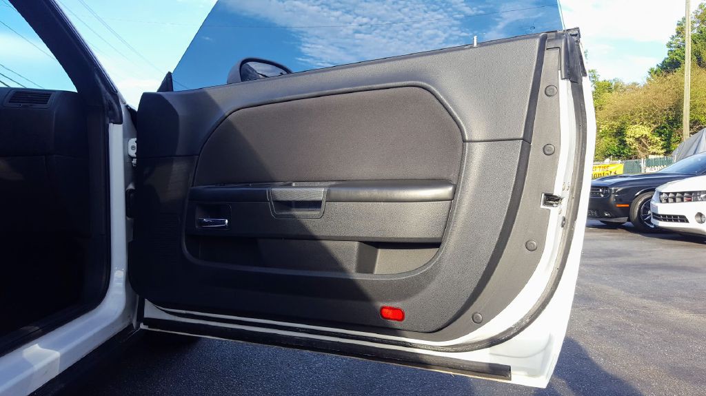 2014 Dodge Challenger Image 11