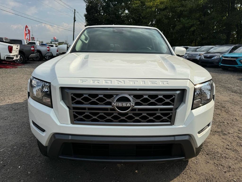 2022 Nissan Frontier Image 9