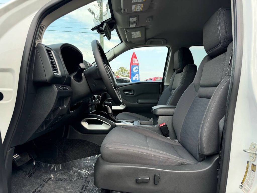 2022 Nissan Frontier Image 13