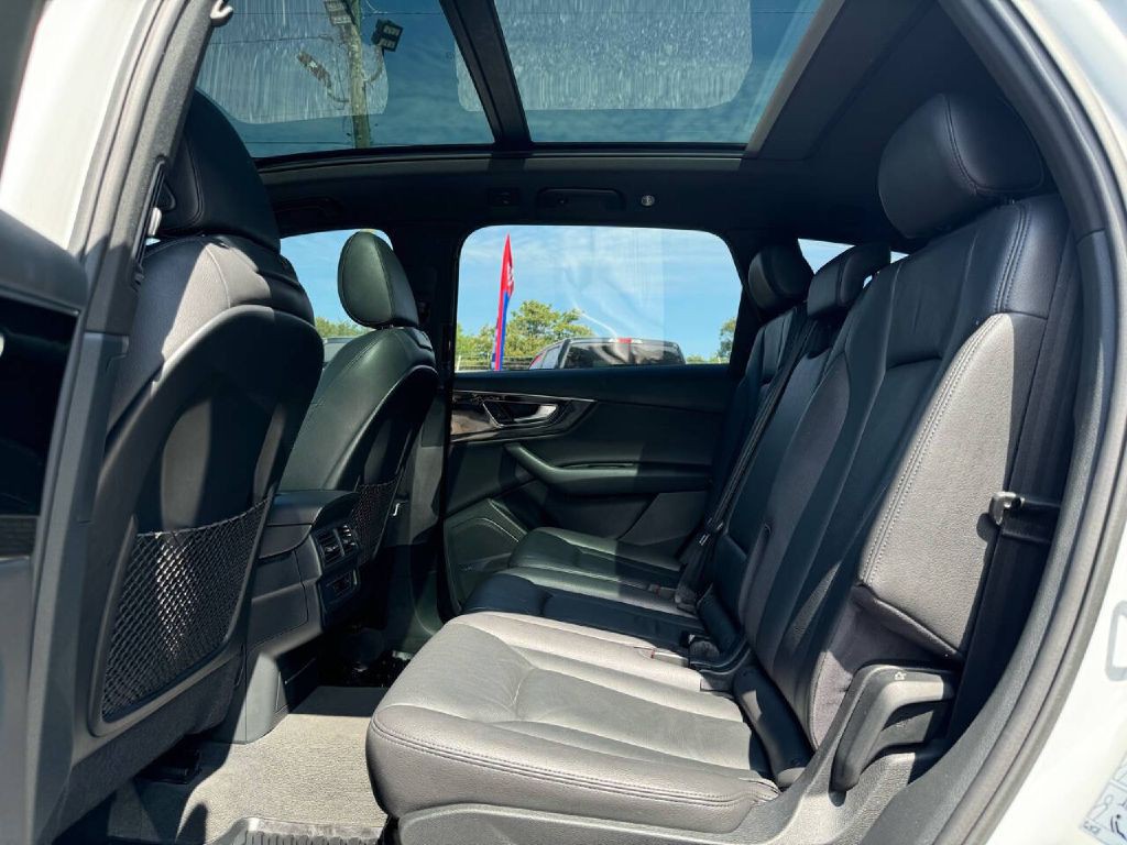 2017 Audi Q7 Image 12