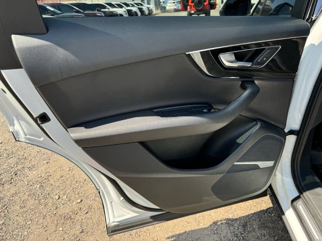 2017 Audi Q7 Image 21