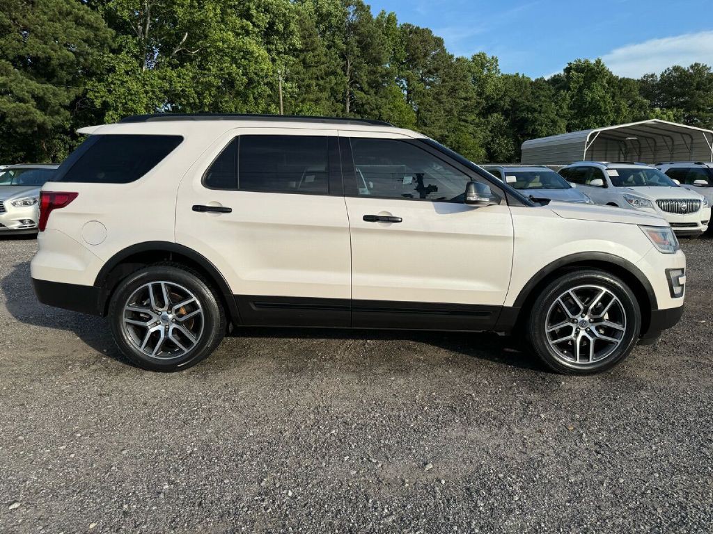 2017 Ford Explorer Image 8