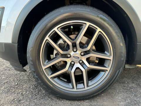 2017 Ford Explorer Image 30