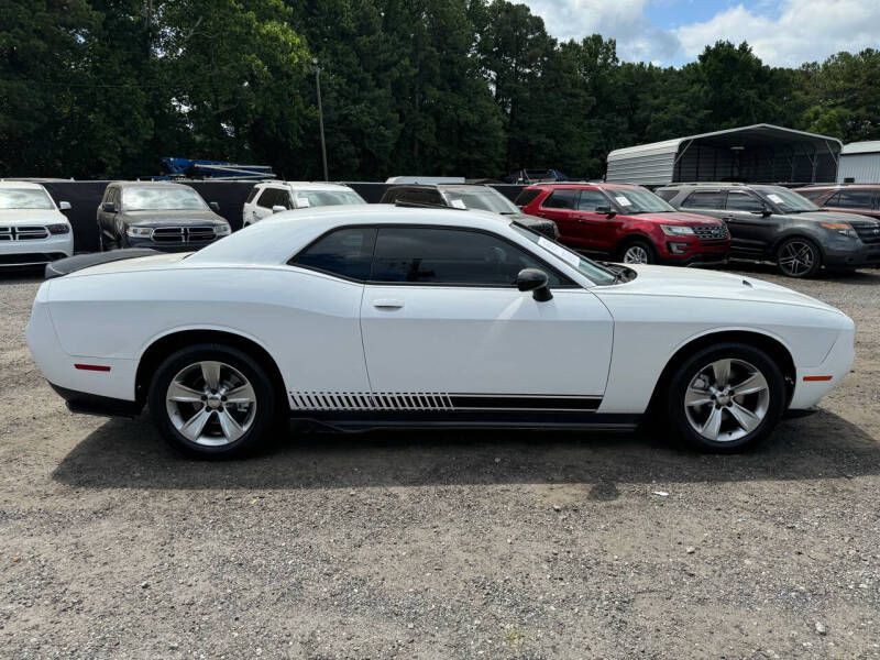 2015 Dodge Challenger Image 4