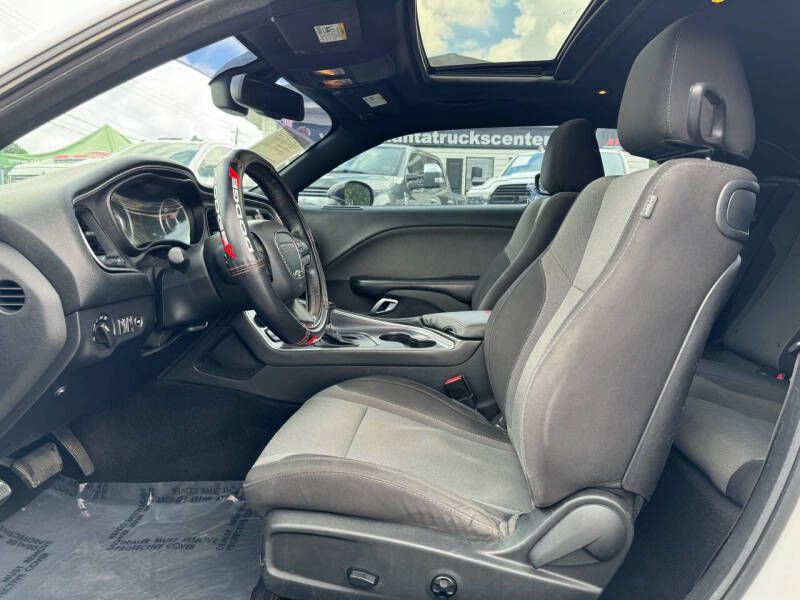 2015 Dodge Challenger Image 8