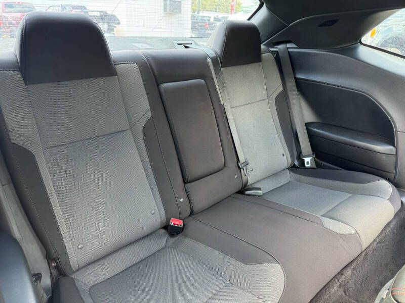 2015 Dodge Challenger Image 10