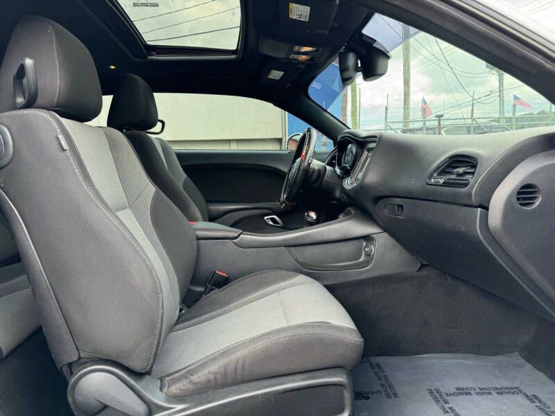 2015 Dodge Challenger Image 11