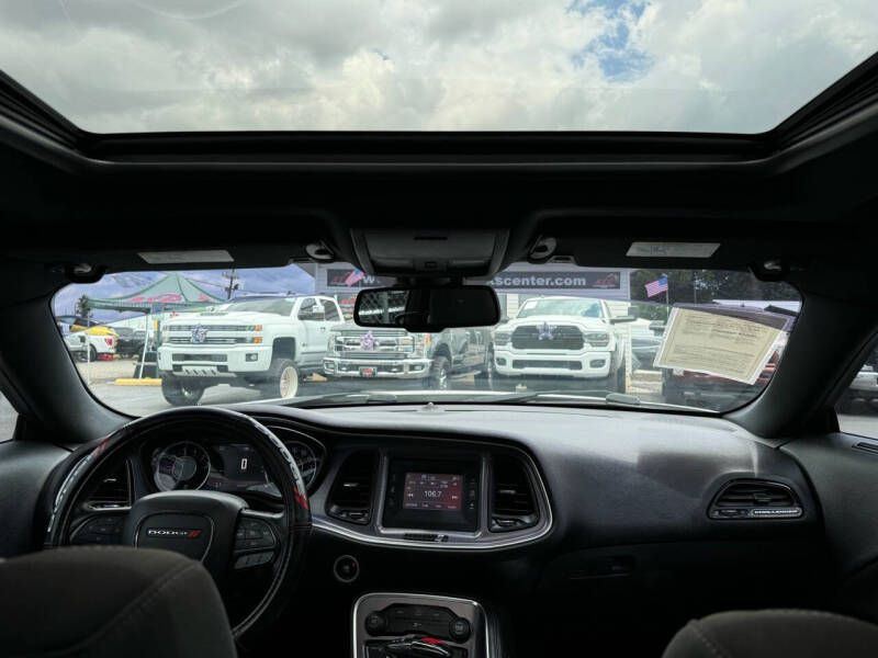 2015 Dodge Challenger Image 13