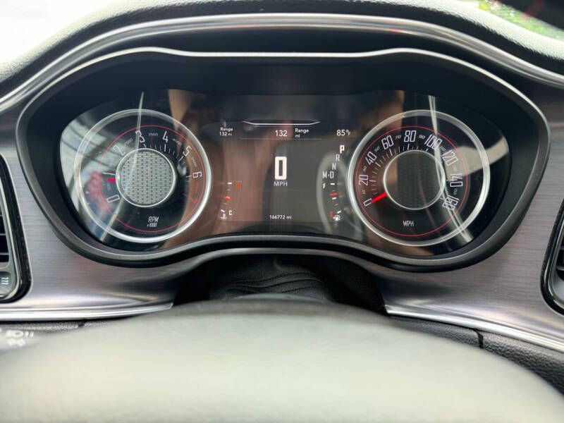 2015 Dodge Challenger Image 14